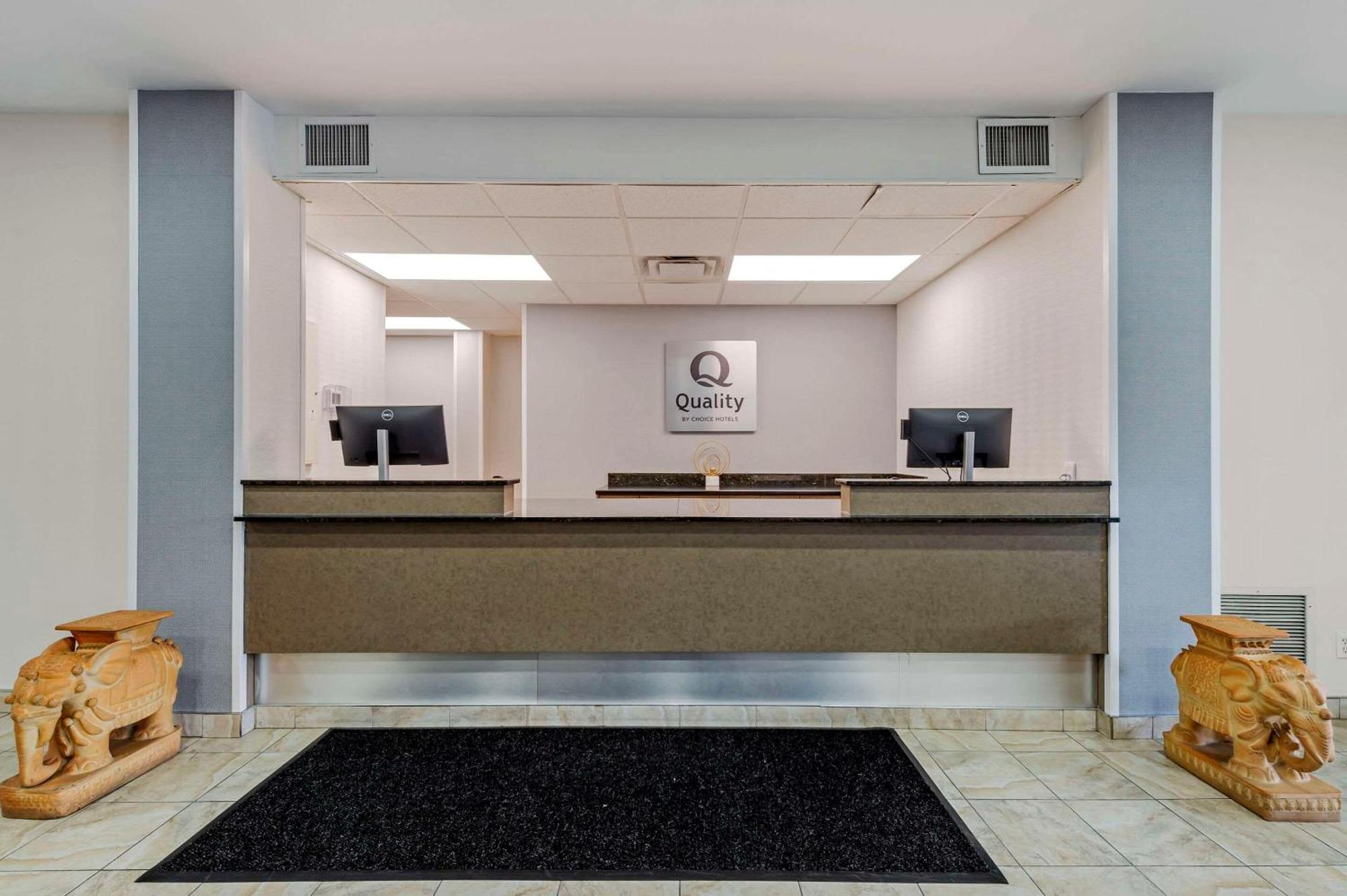 Quality Inn Ottawa Exterior photo